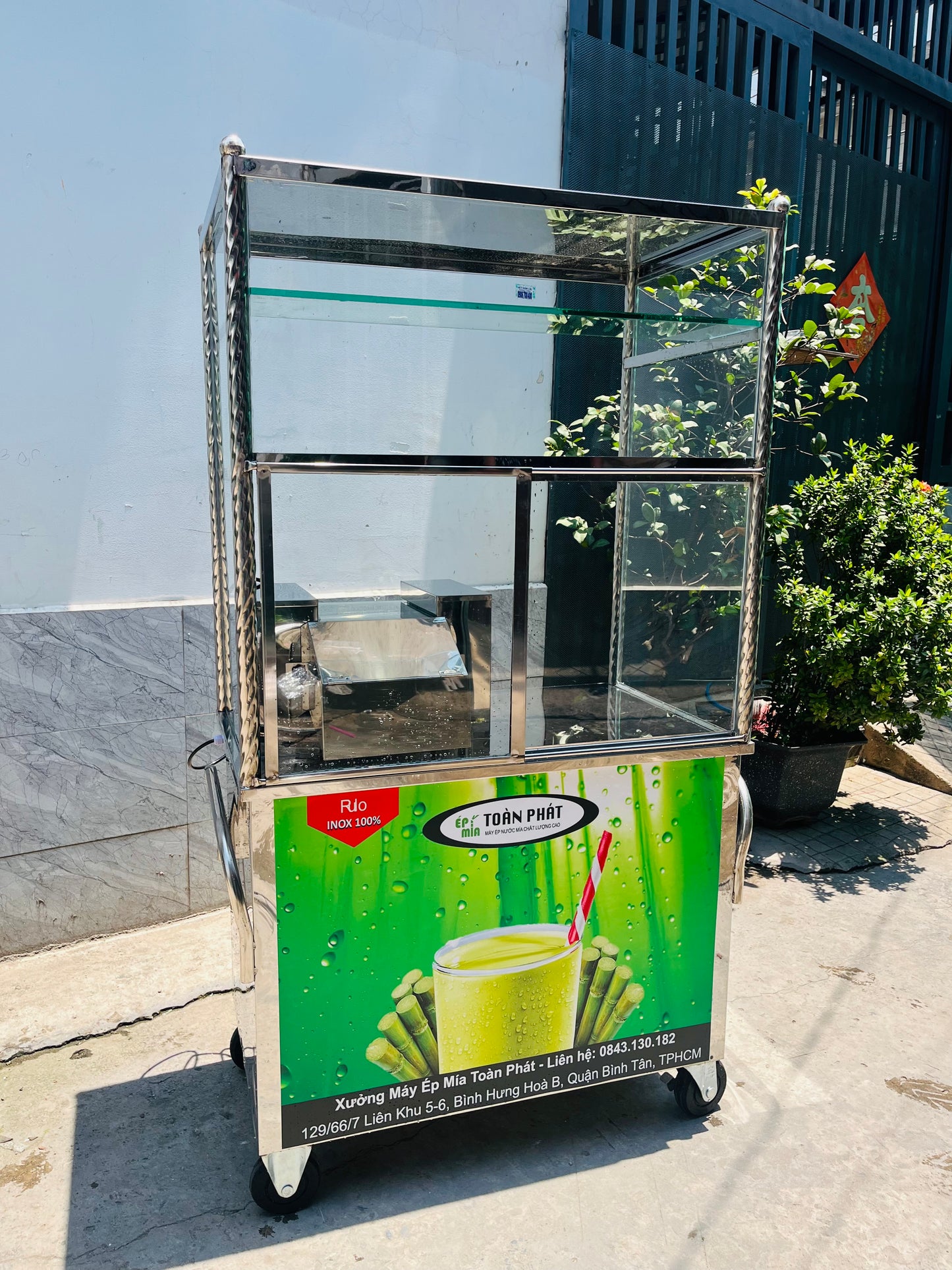 Xe nước mía siêu sạch tủ kính chất lượng cao Toàn Phát, động cơ 800-1000w mới 100% 12 bạc đạn, đầu ép full inox 304, ép được 2-3 cây cùng lúc 🎁 Đặc biệt quà tặng máy xay CN tạo bọt 4500w